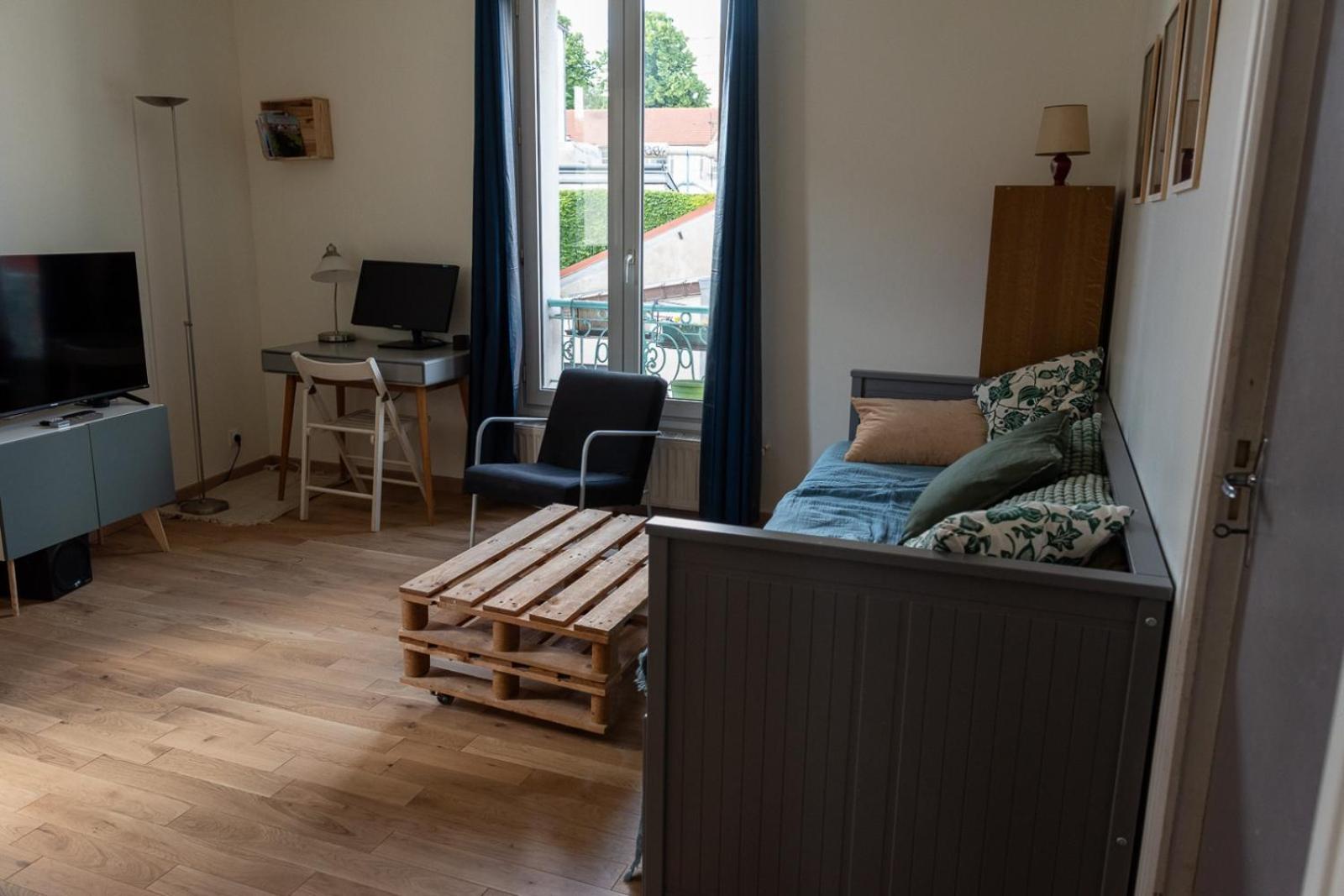 Confortable Deux Pieces Aux Portes De Paris Apartment *